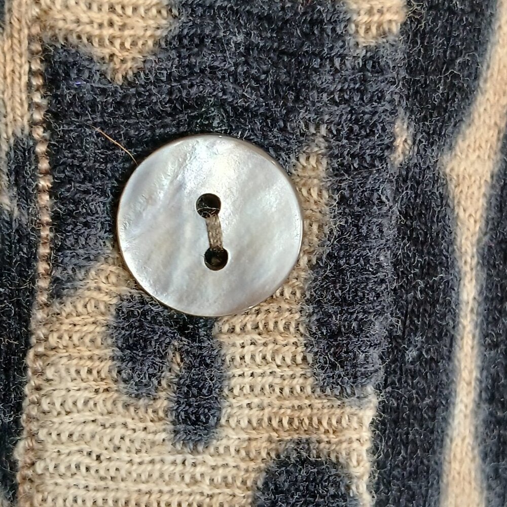 Leopard Print 100% Cotton V-Neck Abalone Button-Up Cardigan With Pockets Sz L - Picture 5 of 15